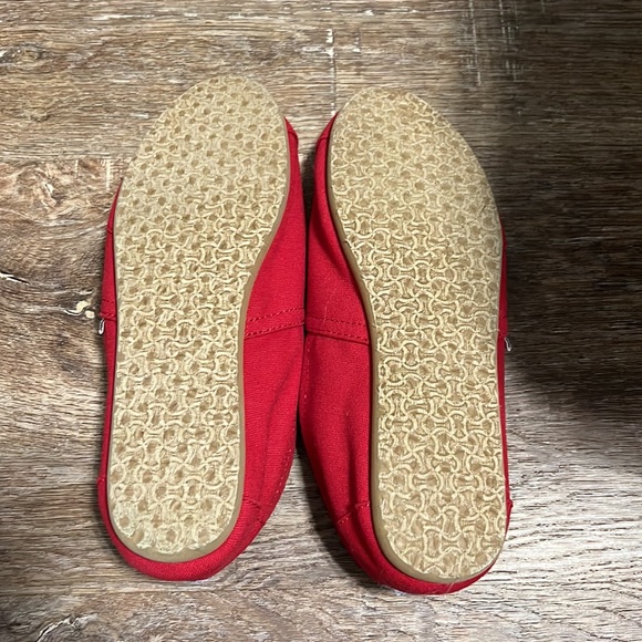 TOMS slip on shoes, size W8 - Picture 4 of 4